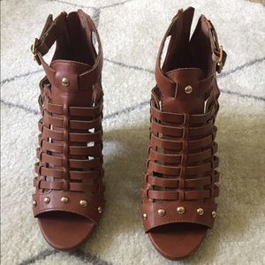 Brown high heels,zip up in the back